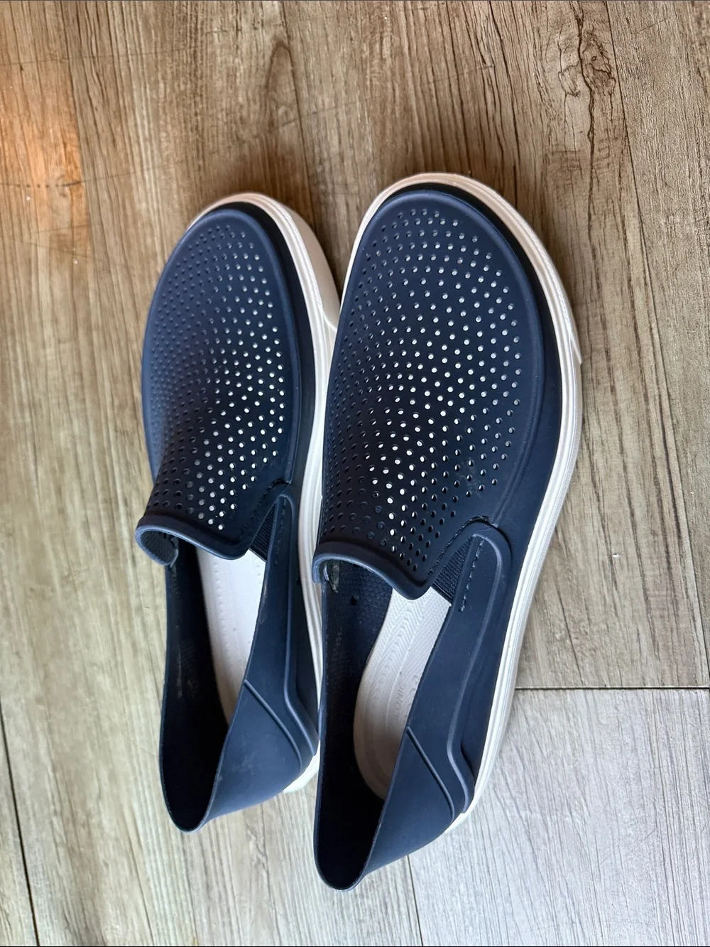 CROCS comfortable navy