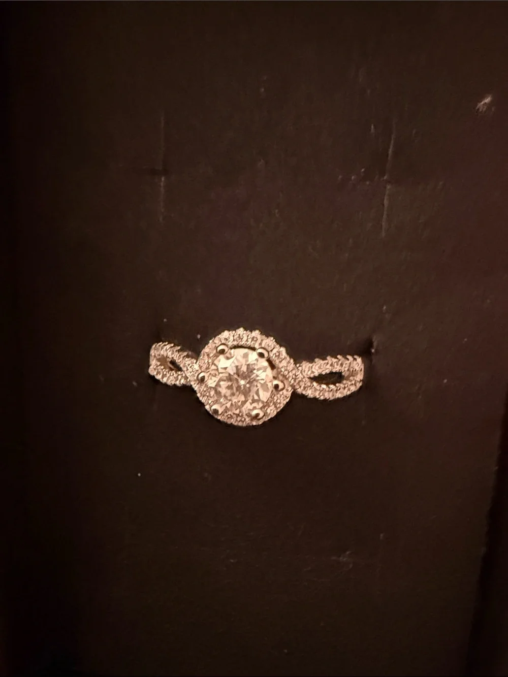 N/A elegant moissanite