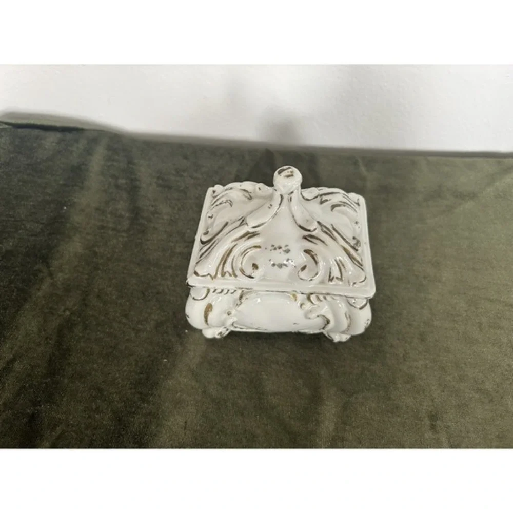 N/A this antique