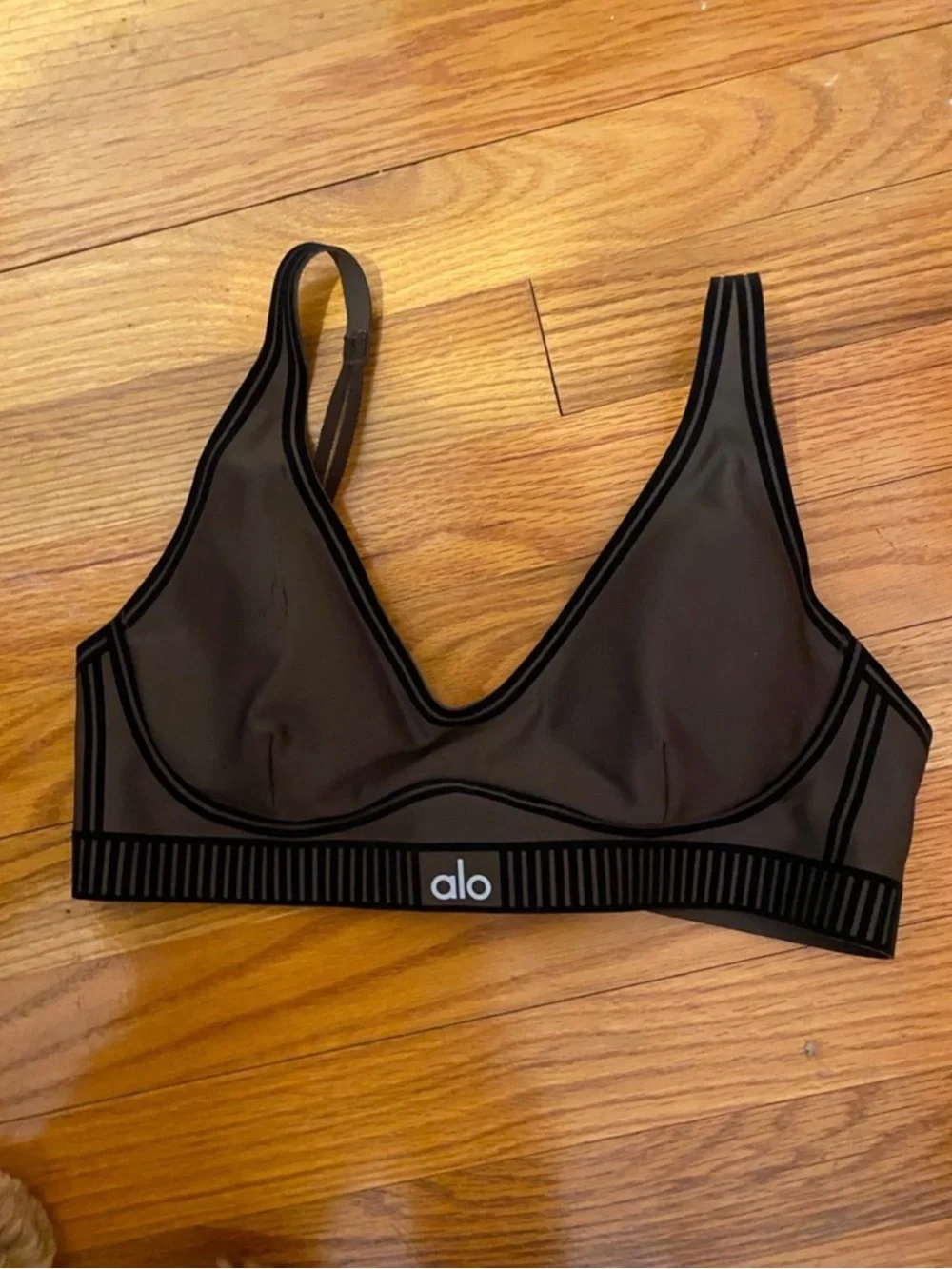 ALO Yoga line matching
