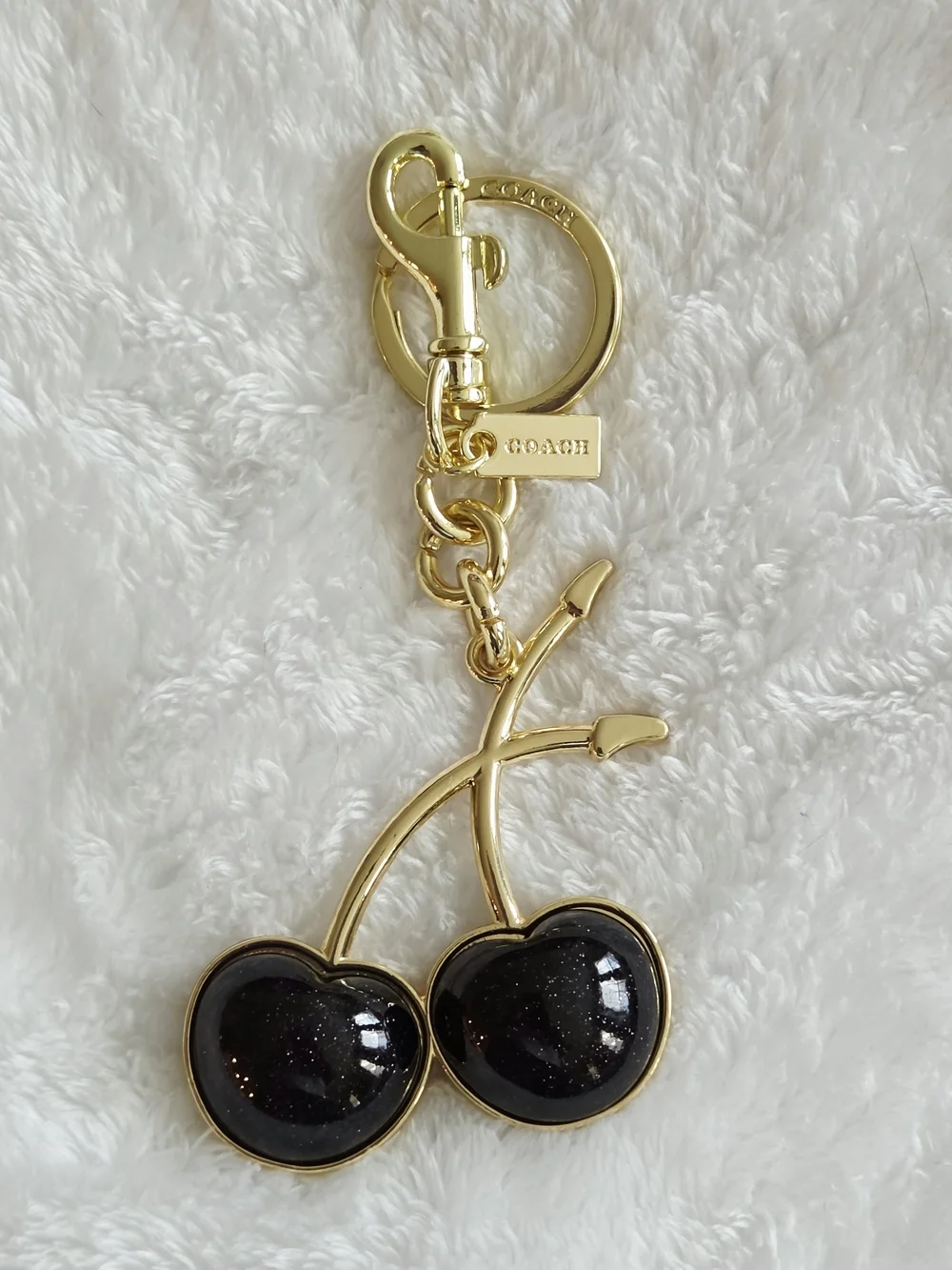 Fashion Jewelry Gold Keychain with Black Glitter Cherry Charm