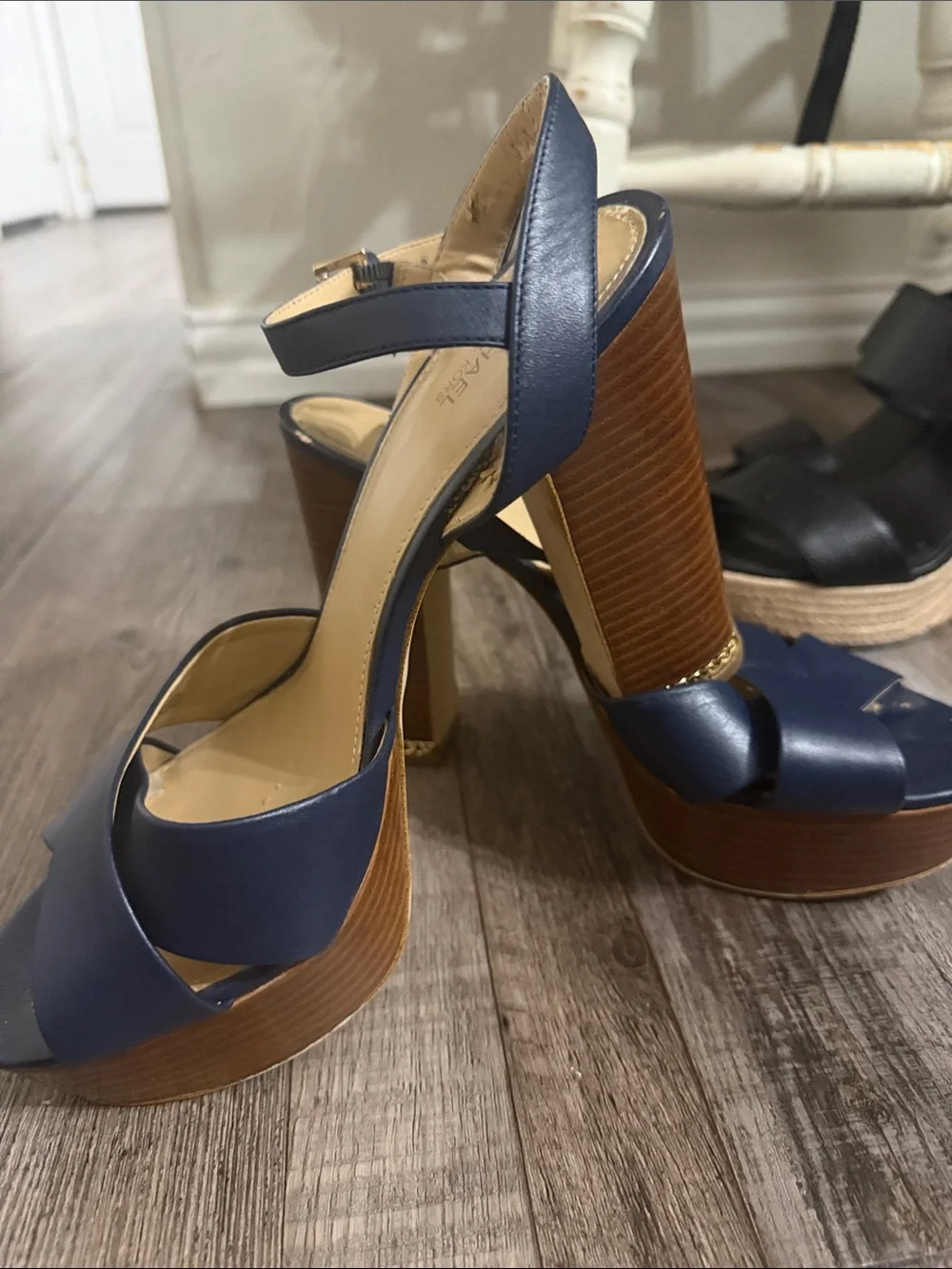 Women’s Navy Platform Sandals with Wood-Textured Heel 10M