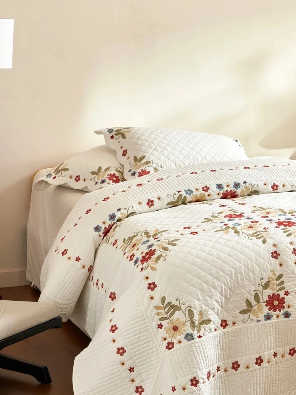 3 piece 100% cotton embroidered cottage floral quilt set farmhouse bedspread