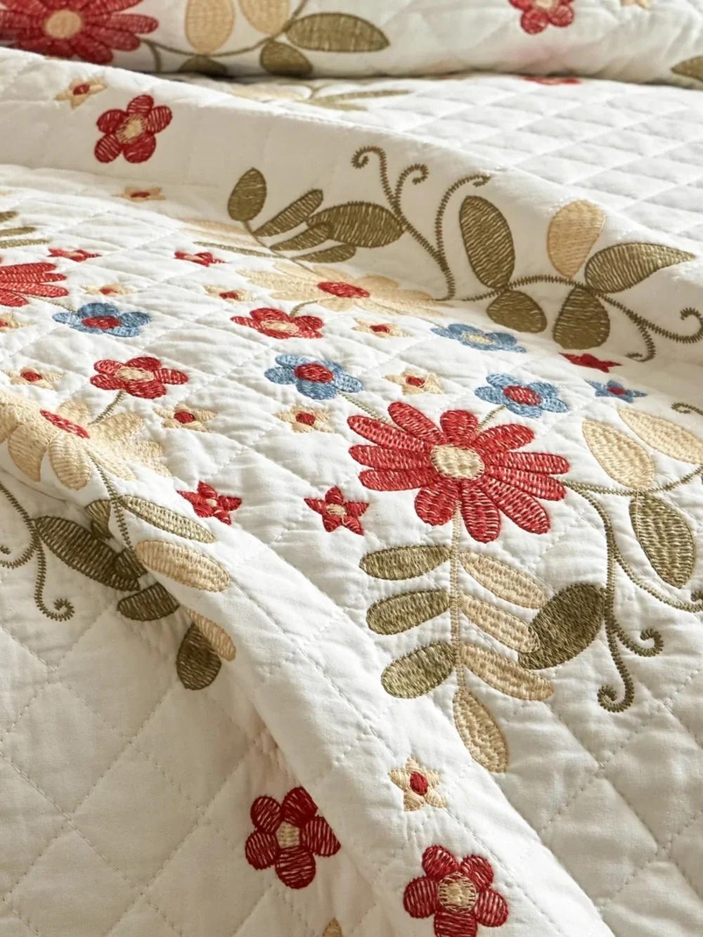 3 piece 100% cotton embroidered cottage floral quilt set farmhouse bedspread