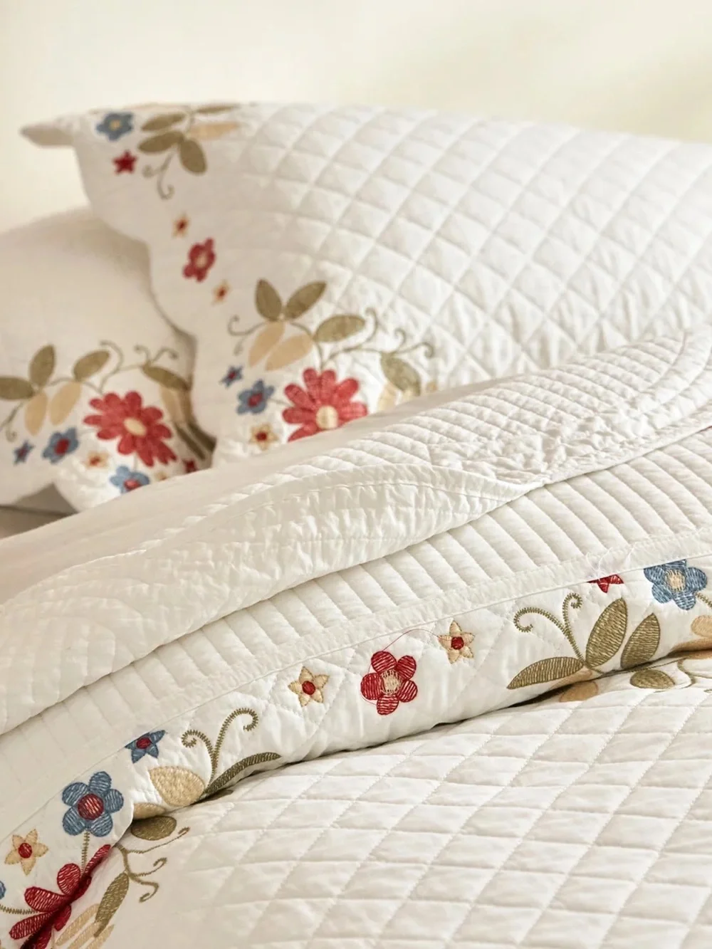 3 piece 100% cotton embroidered cottage floral quilt set farmhouse bedspread