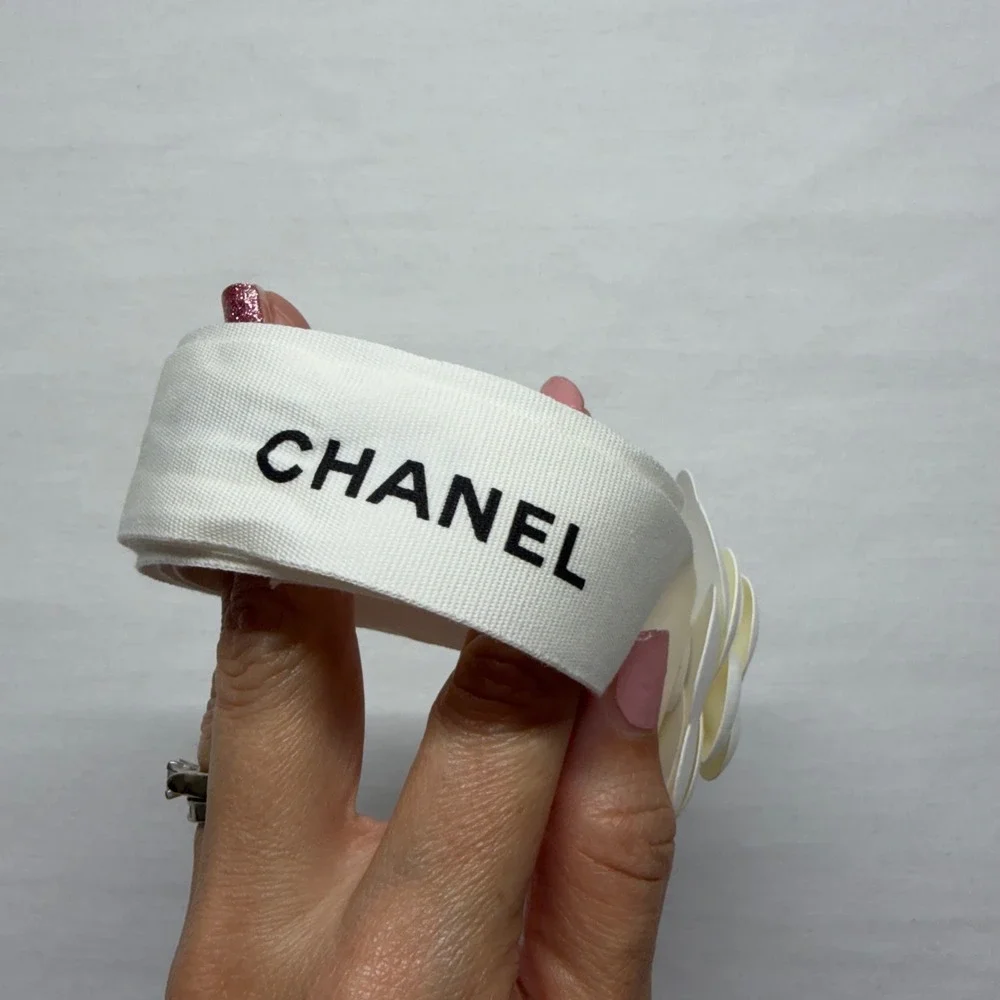 CHANEL offer your closure