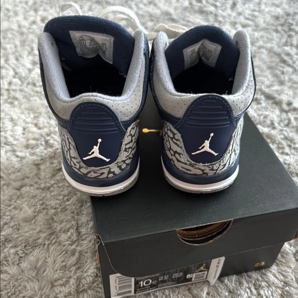 Jordan navy white