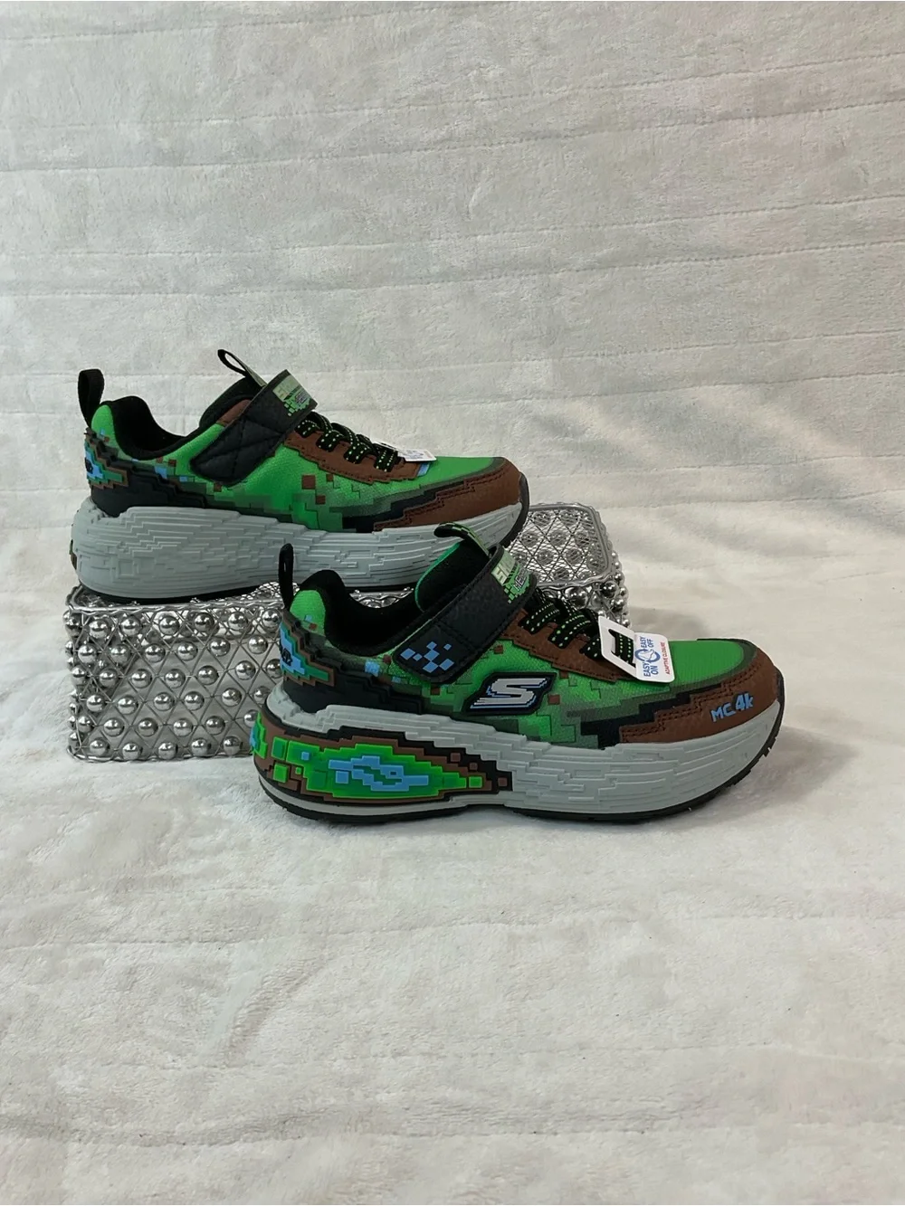 Skechers 🧱🌲 brand