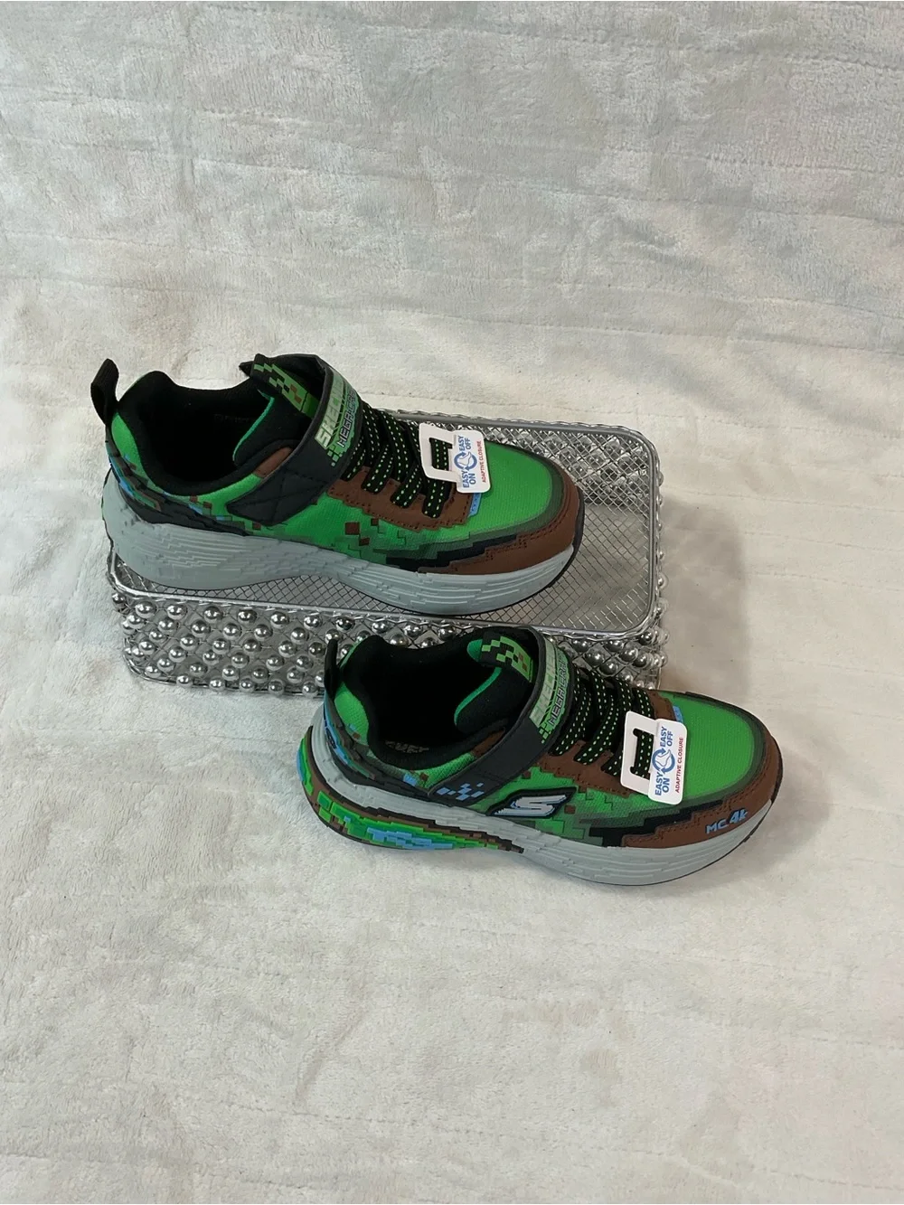 Skechers 🧱🌲 brand