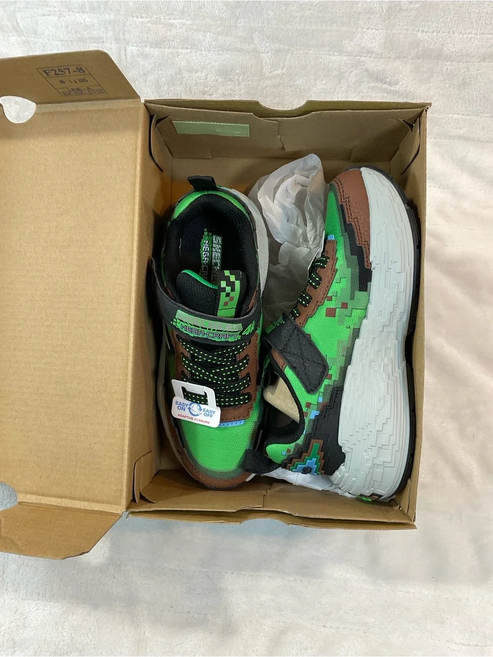 Skechers 🧱🌲 brand