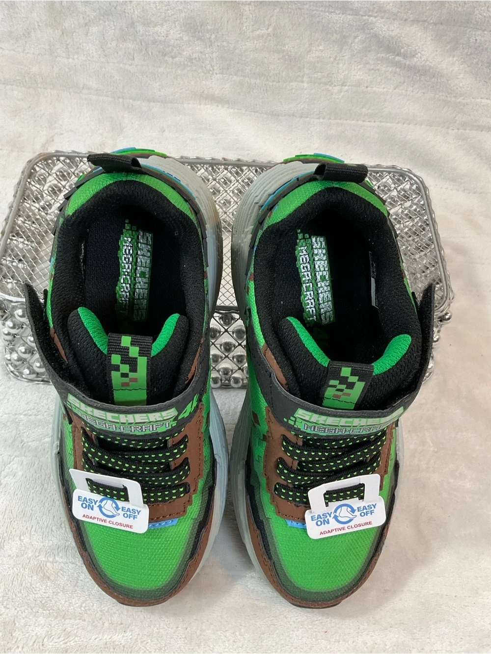 Skechers 🧱🌲 brand