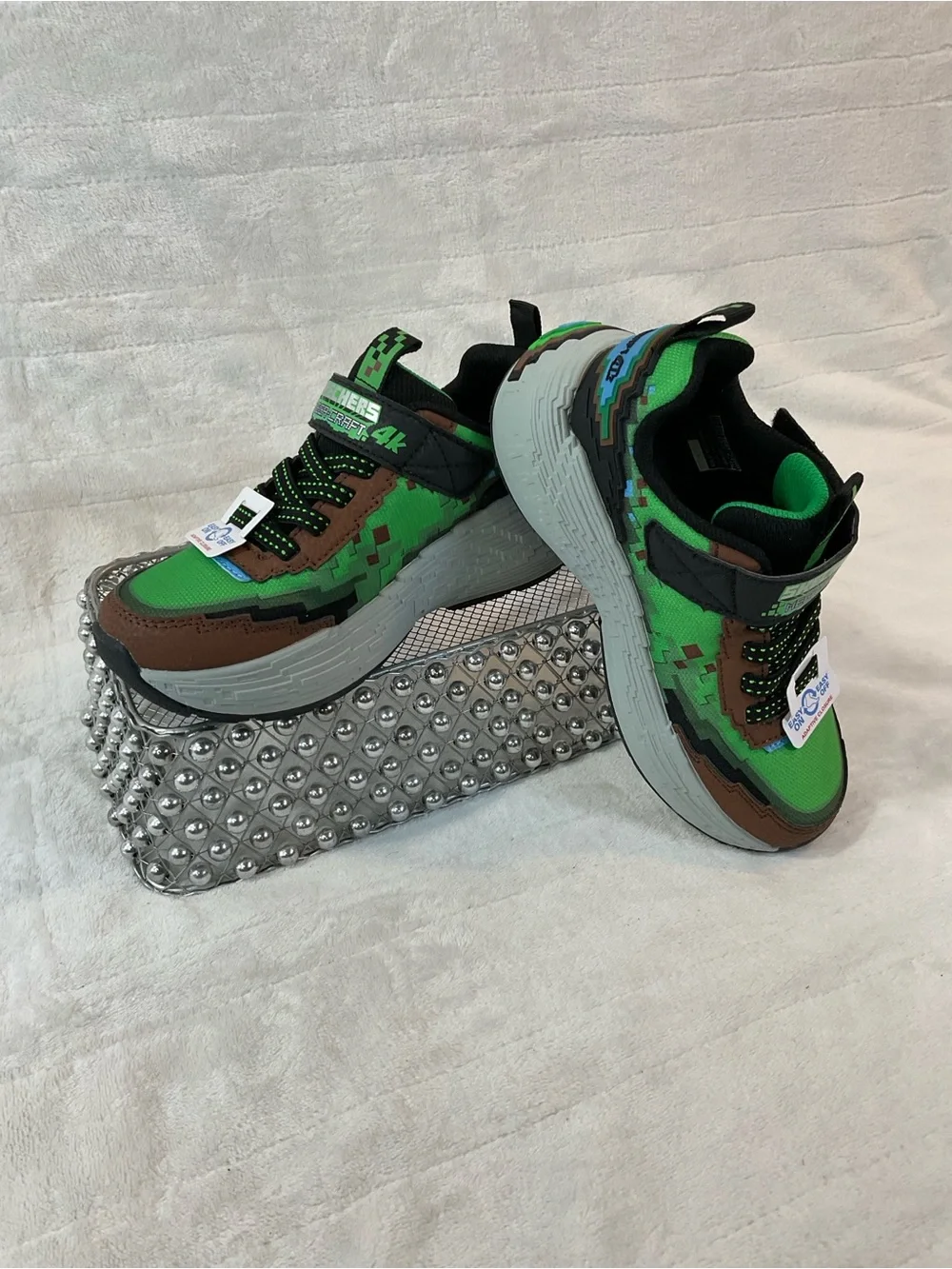 Skechers 🧱🌲 brand