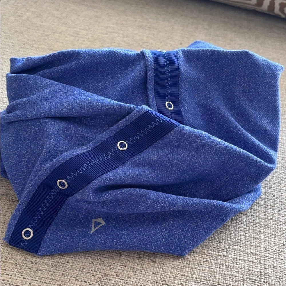 Ivivva (Lululemon) herringbone Village Chill Herringbone multi wear snap scarf