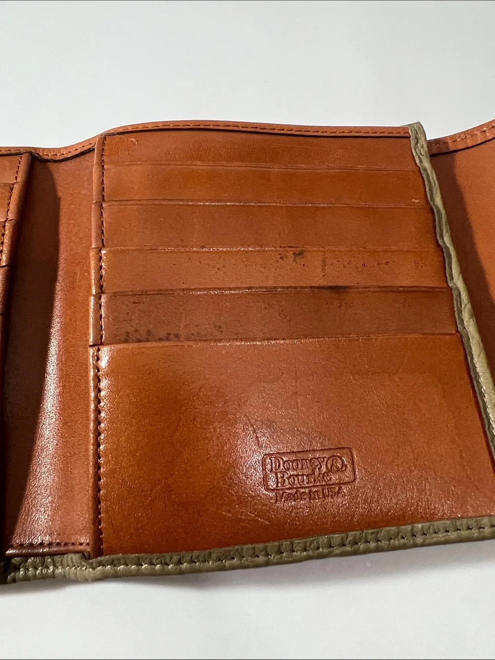 🦆 DOONEY & BOURKE AWL TRIFOLD TAUPE TAN LEATHER KISSLOCK POUCH COIN WALLET