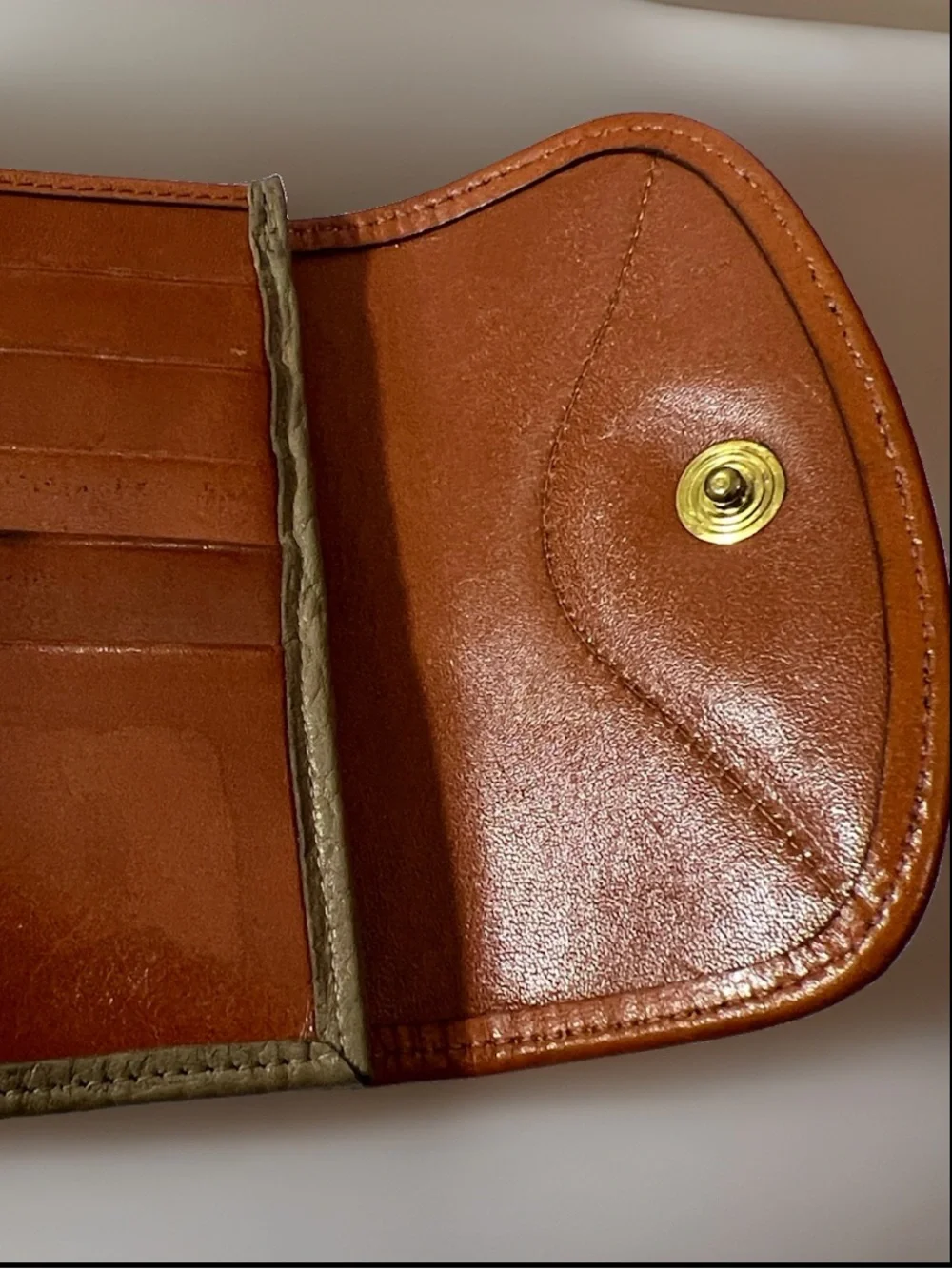 🦆 DOONEY & BOURKE AWL TRIFOLD TAUPE TAN LEATHER KISSLOCK POUCH COIN WALLET