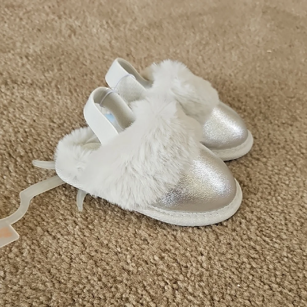Cat & Jack Toddler Silver Slippers Size 7/8