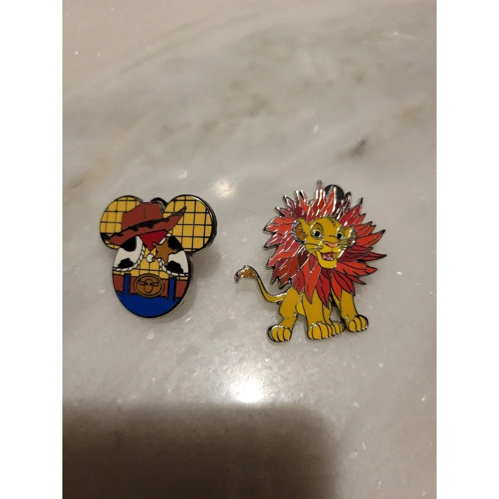 Lot Of 2 Woody/Mickey Shaped Pin & Lion King Pin‎