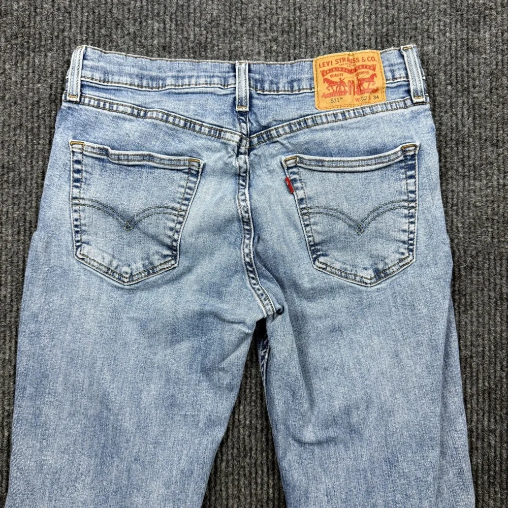 Levis note small
