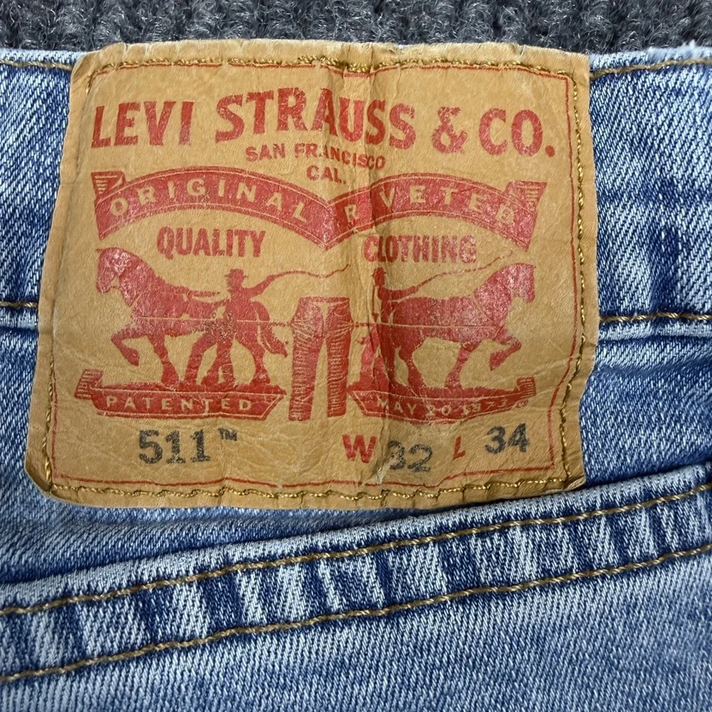 Levis note small