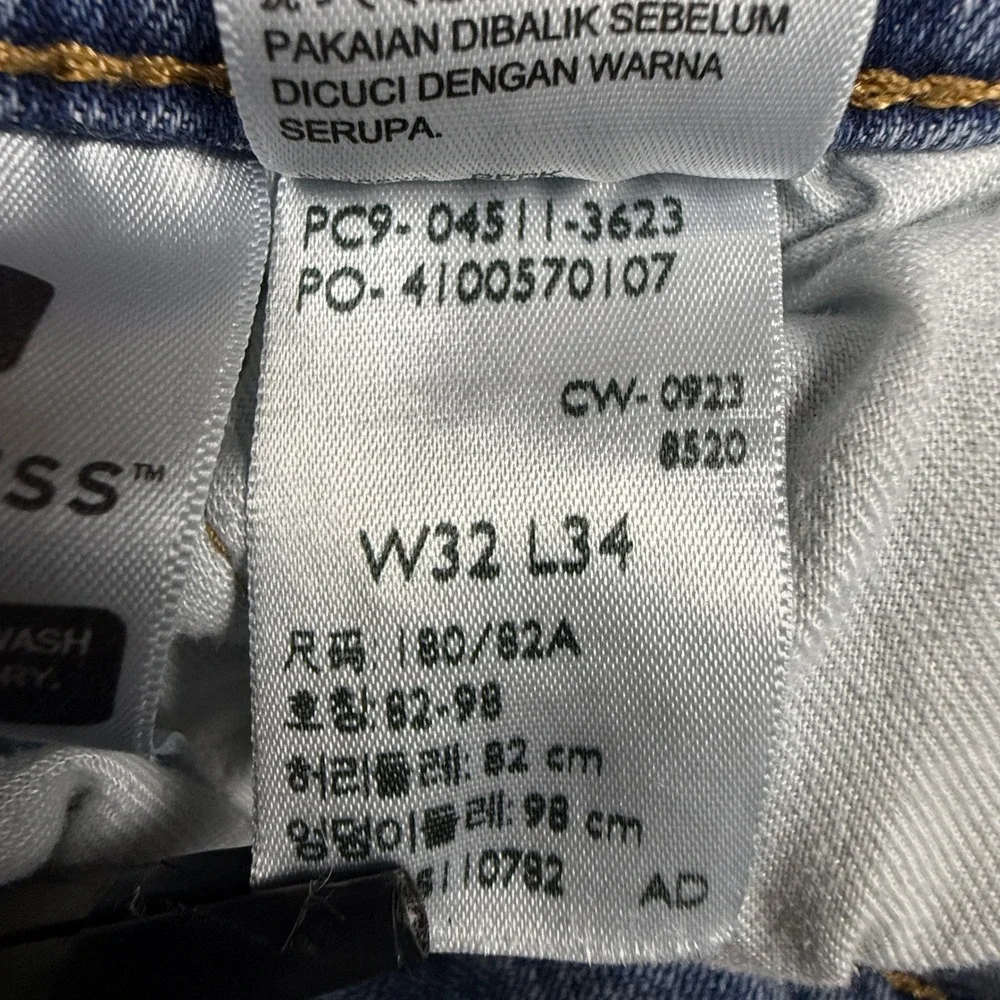 Levis note small