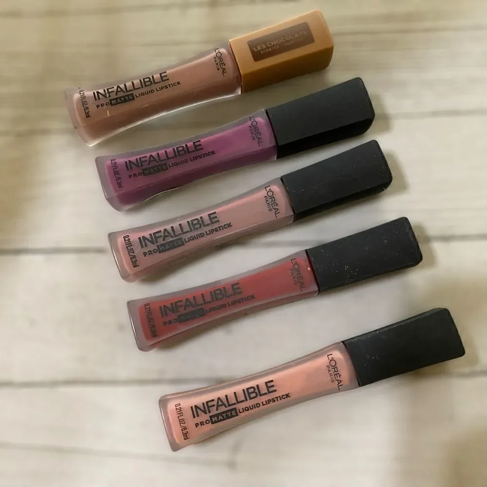 2 L'Oreal Infallible Pro Matte Lipstick in Assorted Shades Les Chocolate