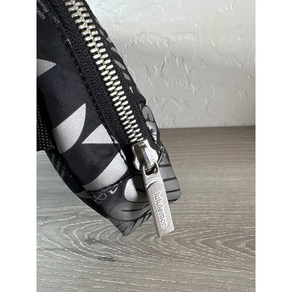 Lululemon Adjustable‎ Belt Bag Manifesto Black and Gray -Dance Sing Travel