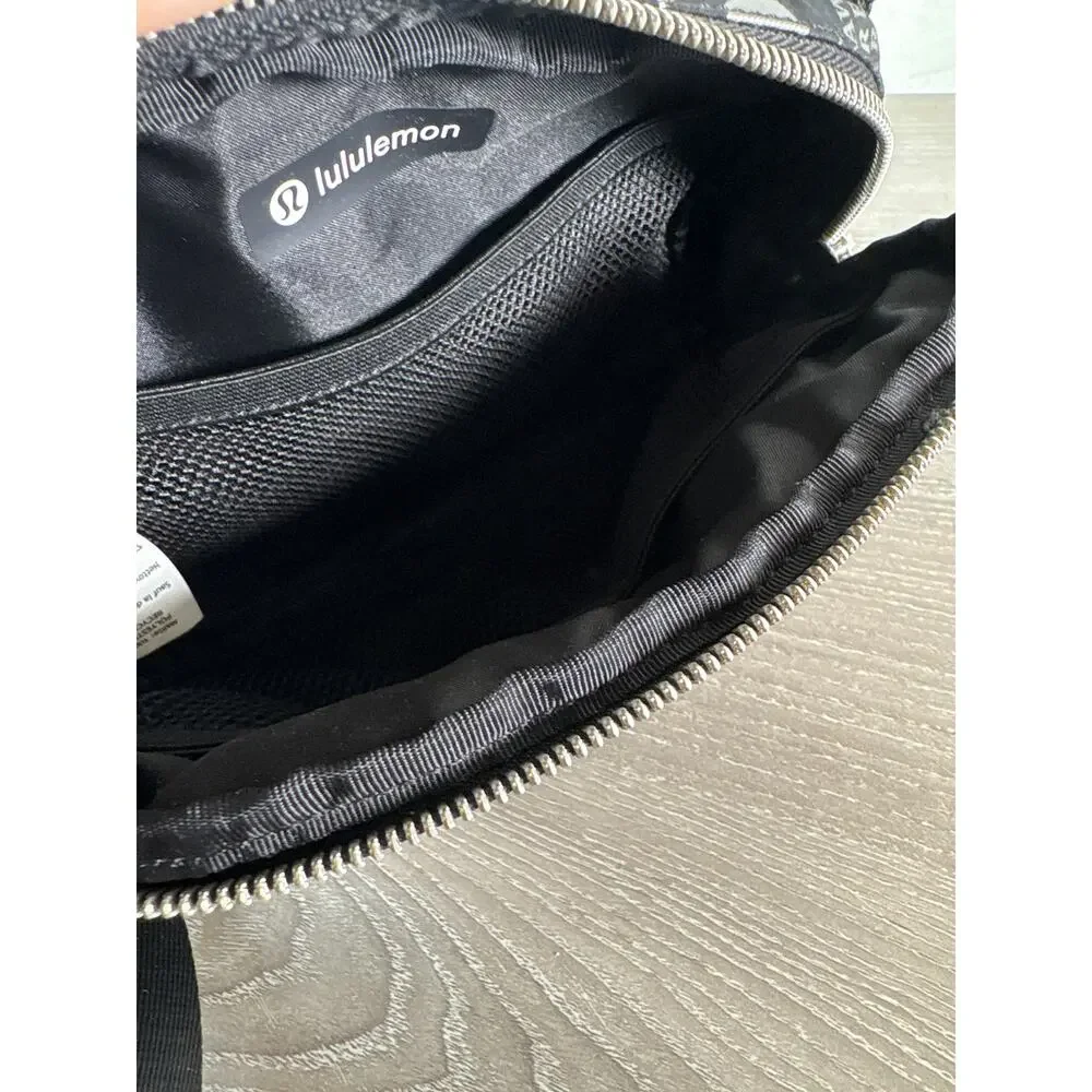 Lululemon Adjustable‎ Belt Bag Manifesto Black and Gray -Dance Sing Travel
