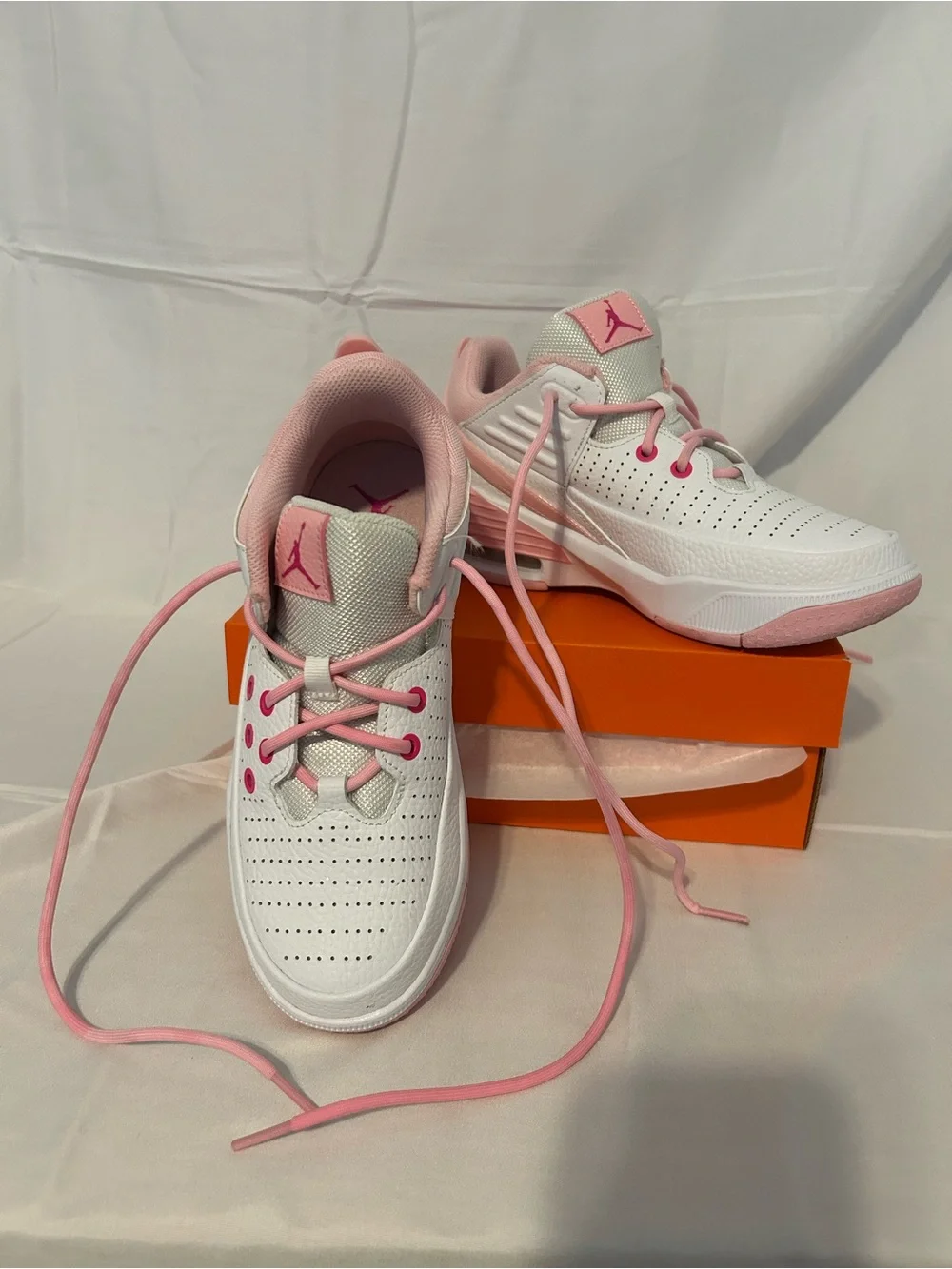 AirJordan Max Aura 5 Kids White and Pink High-Top Sneakers, Y4.5