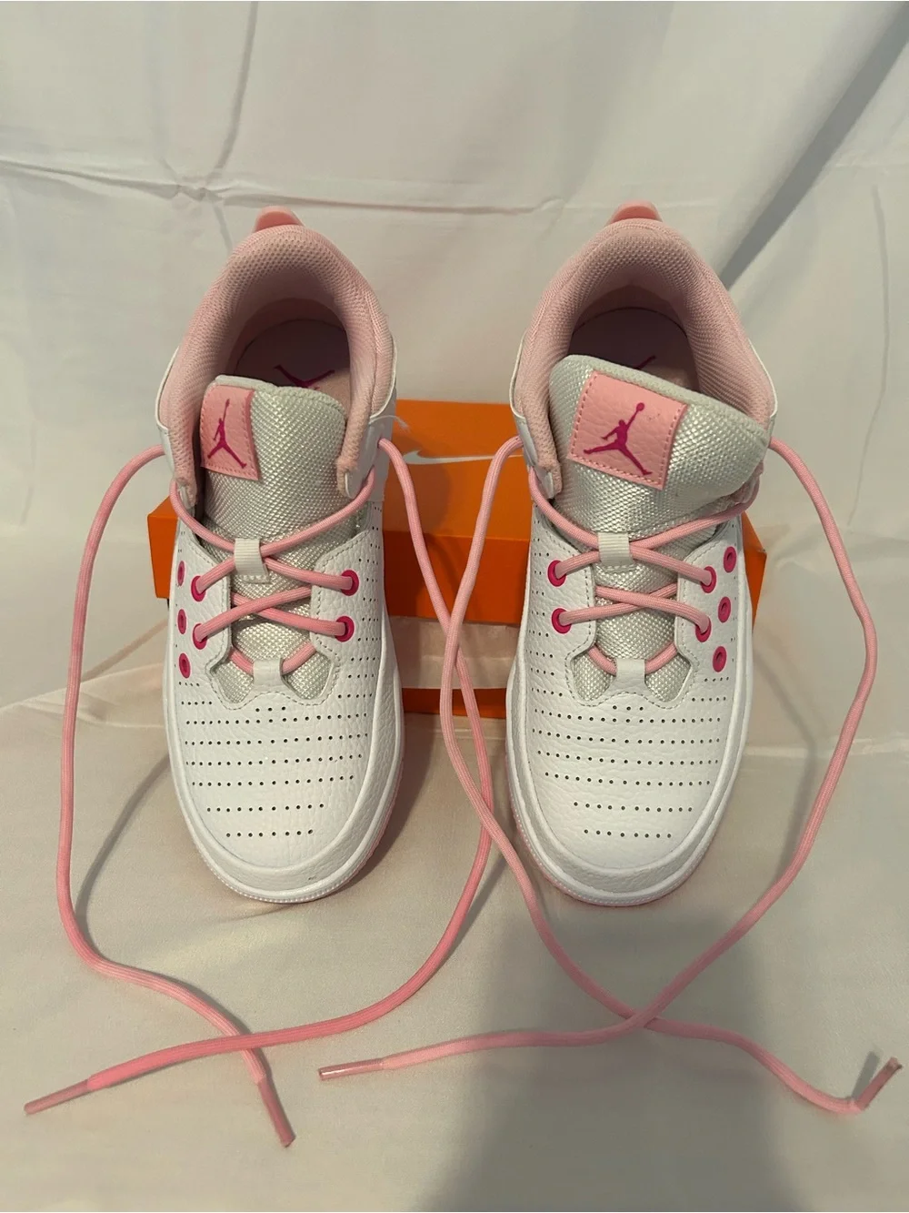 AirJordan Max Aura 5 Kids White and Pink High-Top Sneakers, Y4.5
