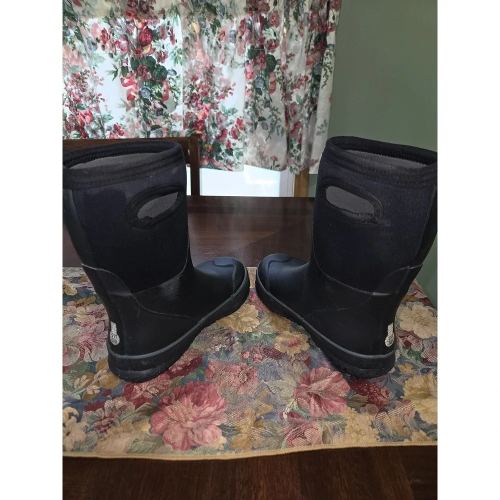Bogs K Grasp Solid Boots Youth Size 1 Black Waterproof Insulated Snow Winter