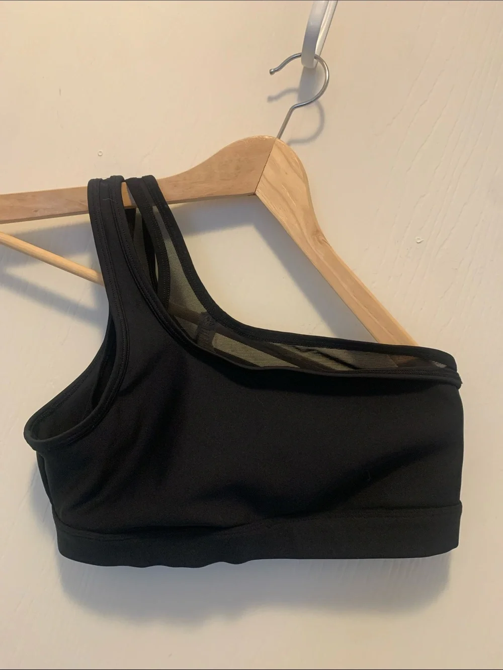 ALO Yoga Black One-Shoulder Mesh-Trim Sports Bra