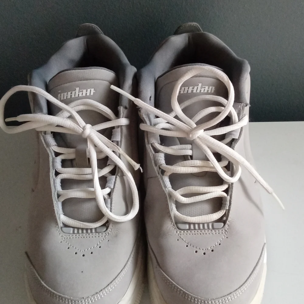 Jordan‎ Air Jumpman Casual Basketball Shoes Gray White Men Size 9.5