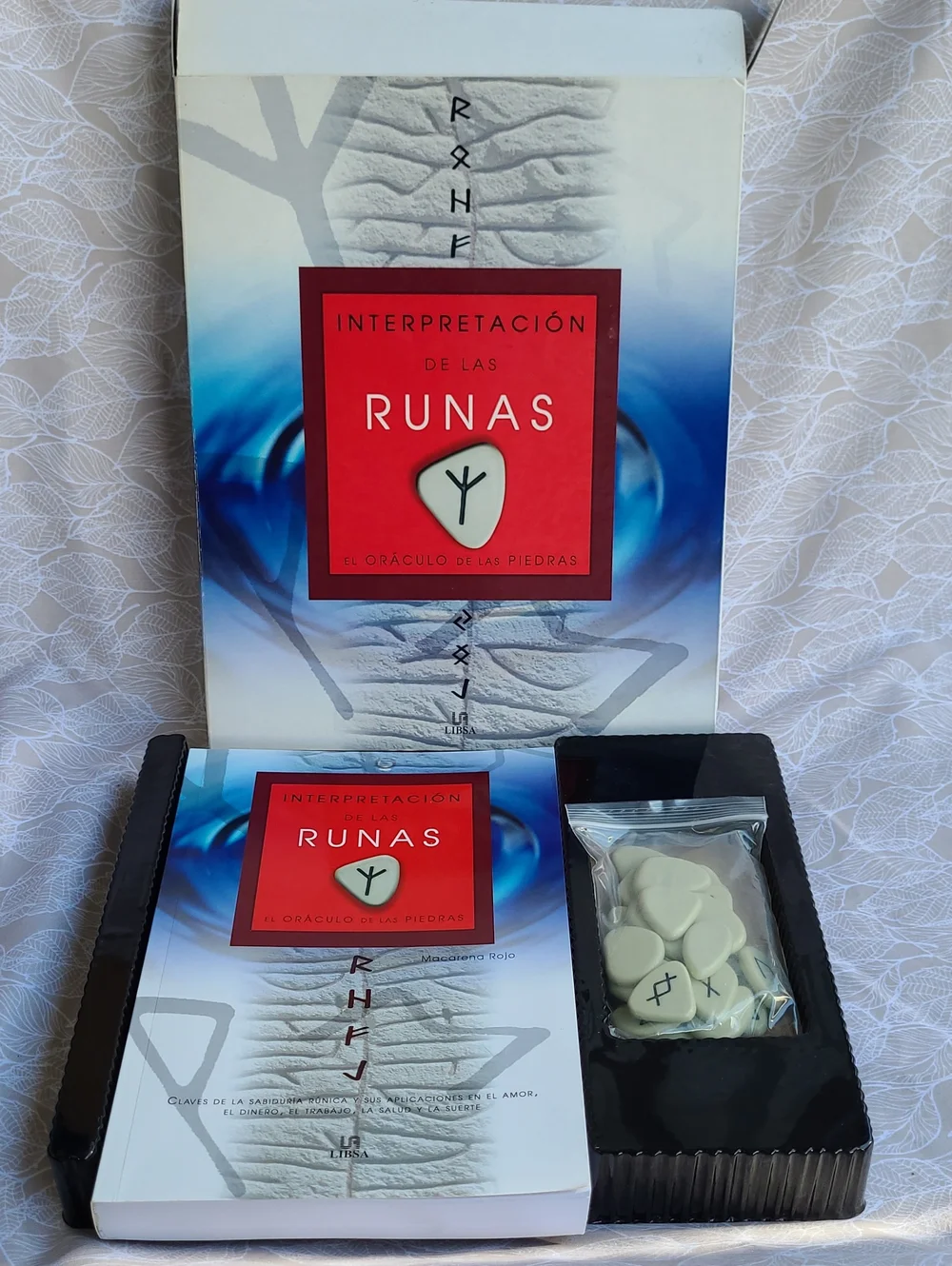 Rune Divination Set Interpretación de las Runas Stones & Book (Spanish Book)