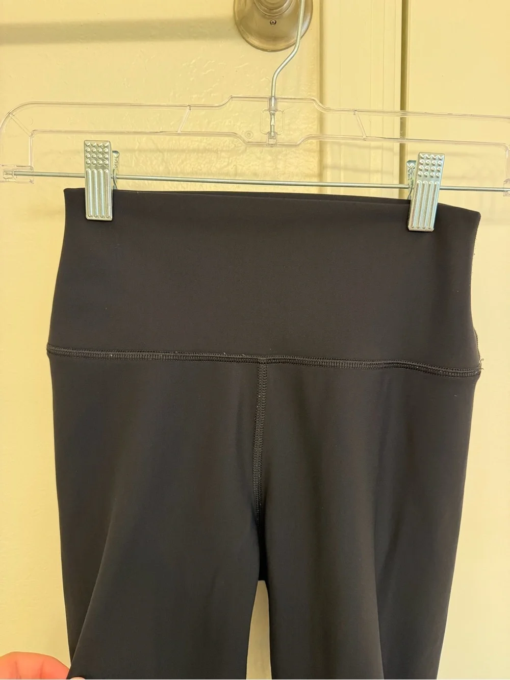 ALO Yoga details way