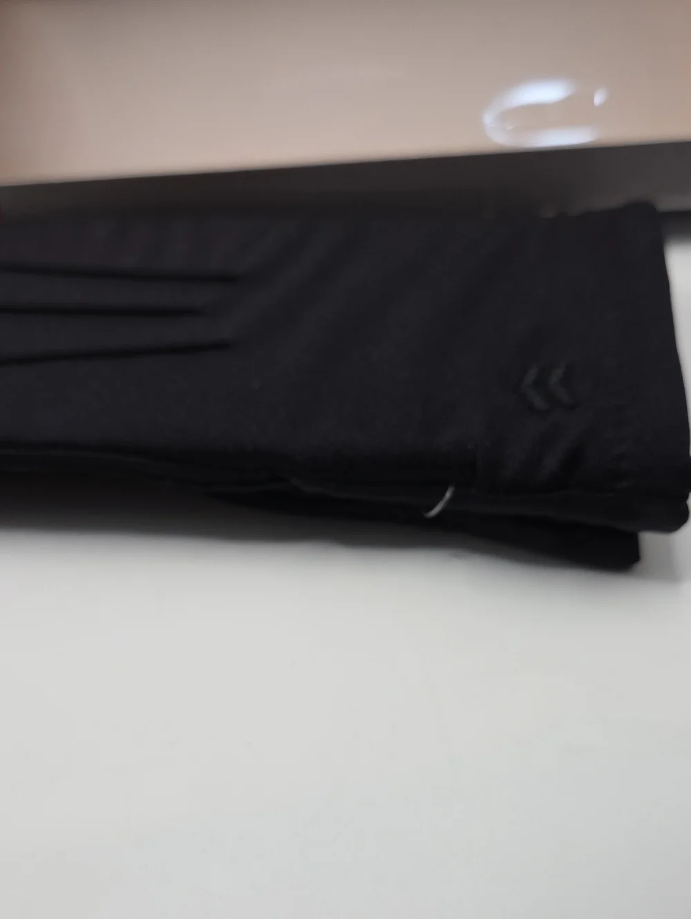 isotoner smooth black