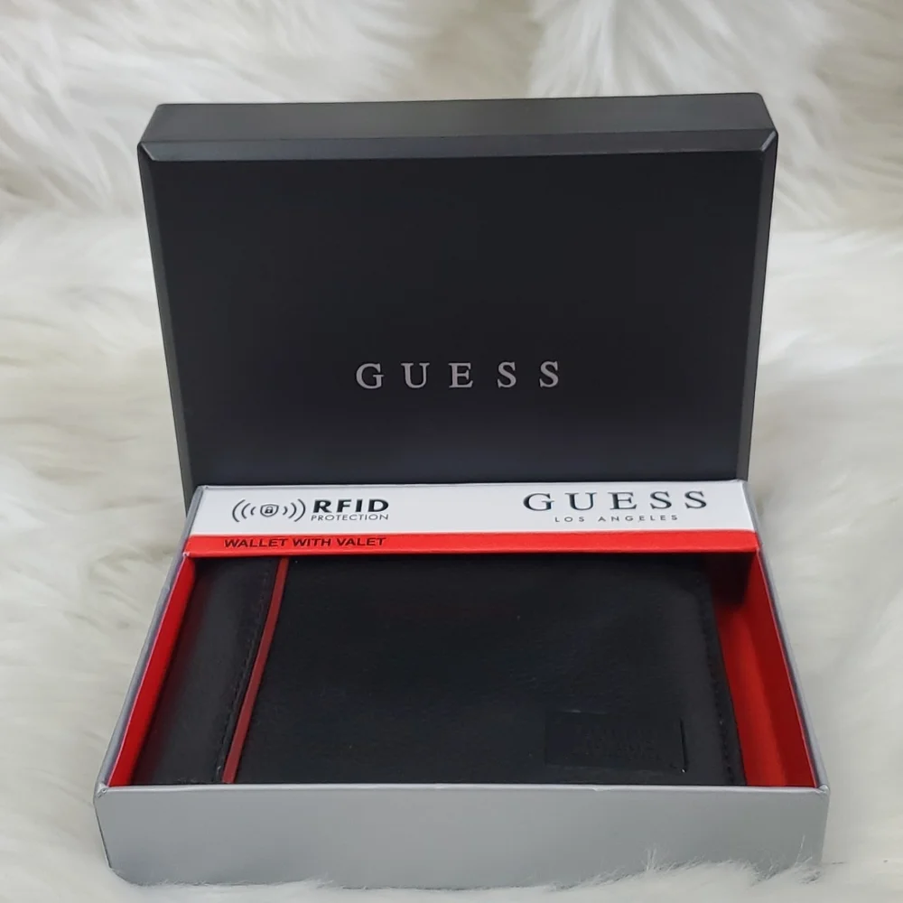 Guess authentic black