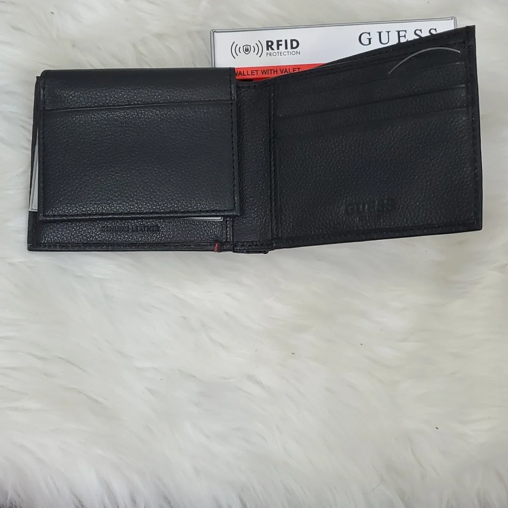 Guess authentic black