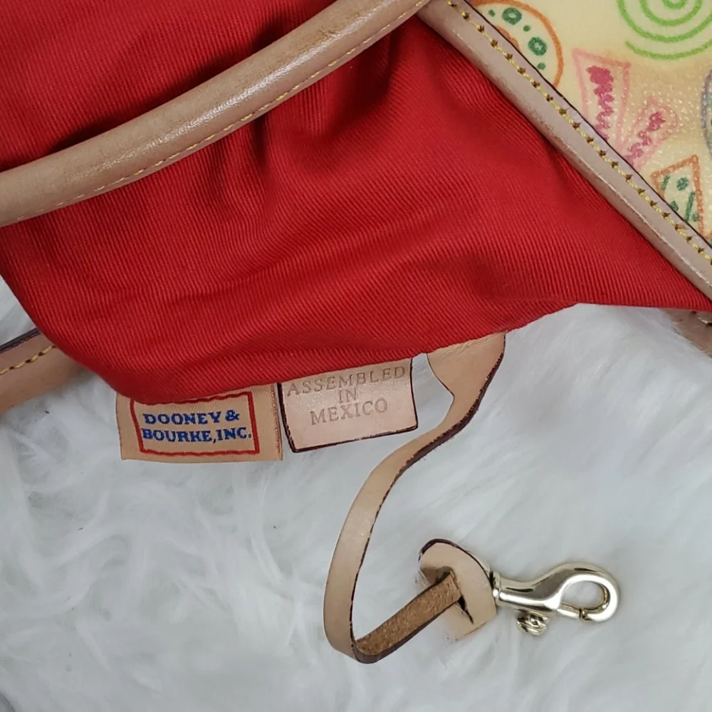 Dooney Bourke cream shoulder leather purse bag