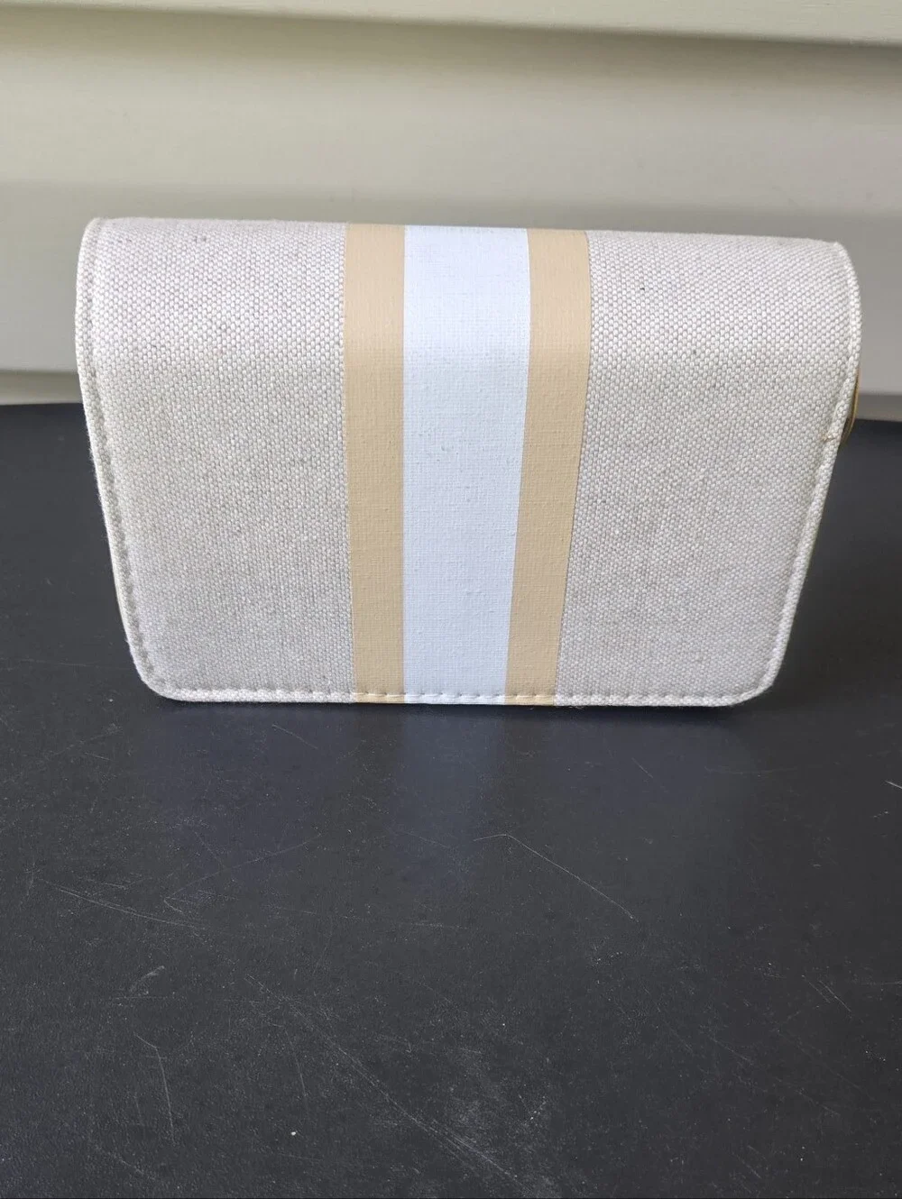 bebe compact canvas