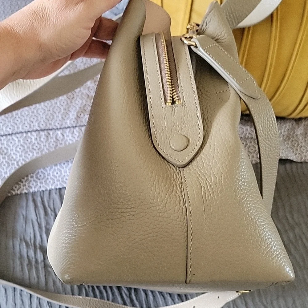 Cuyana Taupe Pebble Leather Tote