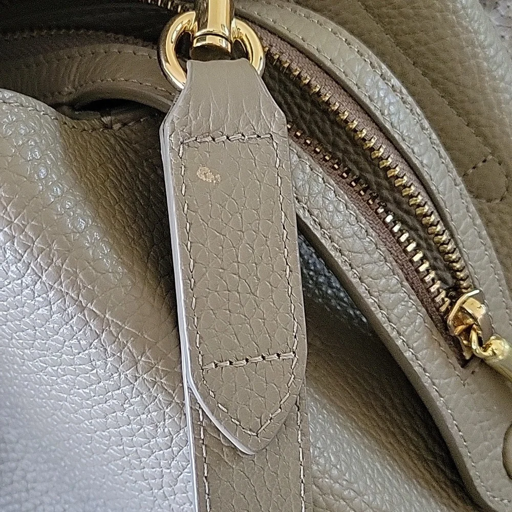 Cuyana Taupe Pebble Leather Tote