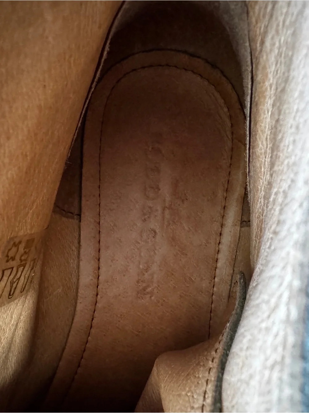 RODD & GUNN PEBBLY HILL SUEDE CHUKKA BOOT SIZE 43