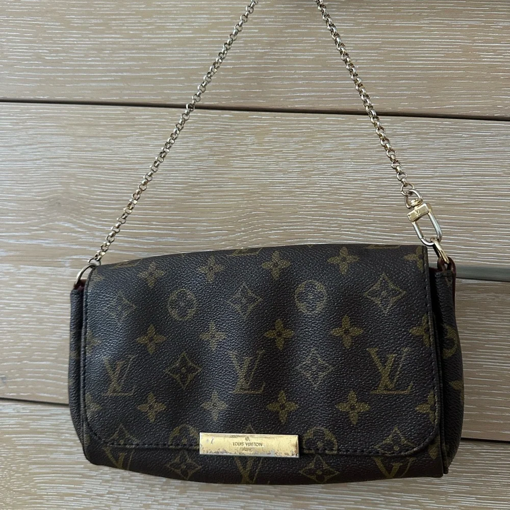 Louis Vuitton Monogram Canvas Shoulder Bag with Gold Chain