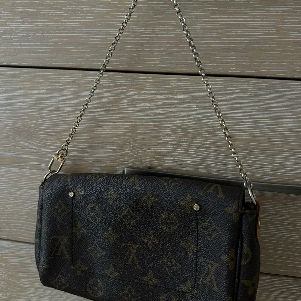 Louis Vuitton Monogram Canvas Shoulder Bag with Gold Chain