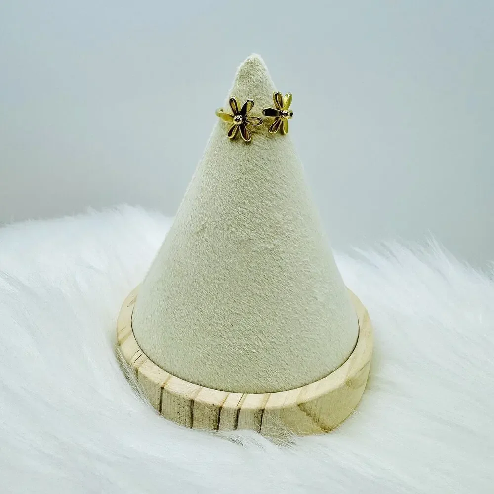 Unbranded 18k gold