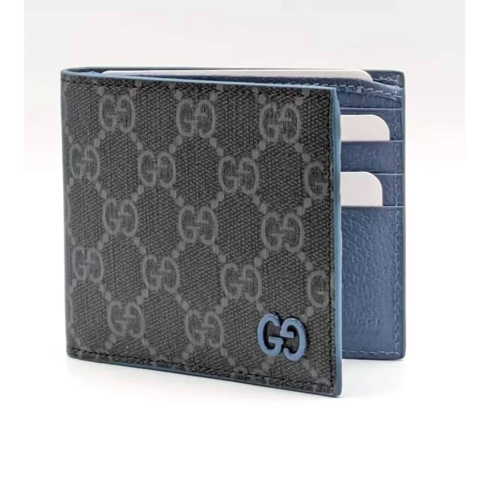 Gucci signature gg