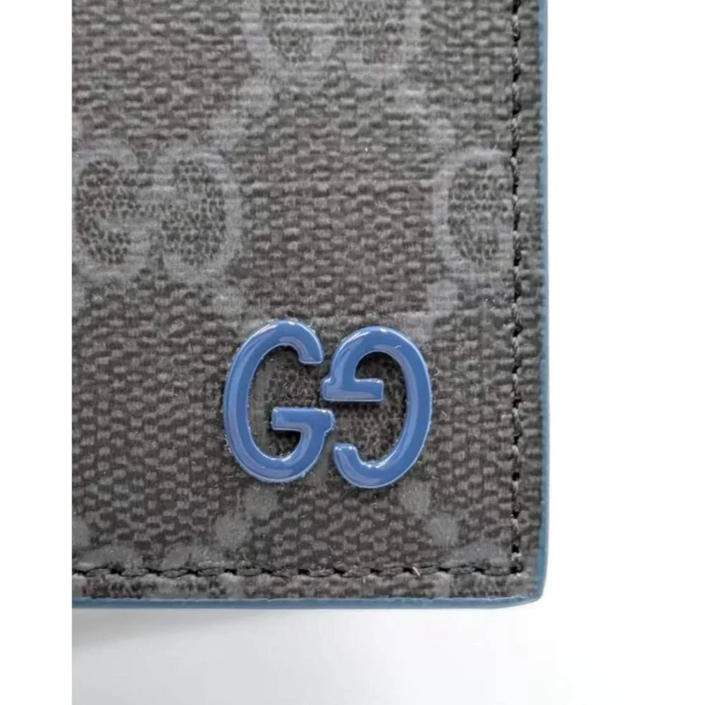 Gucci signature gg