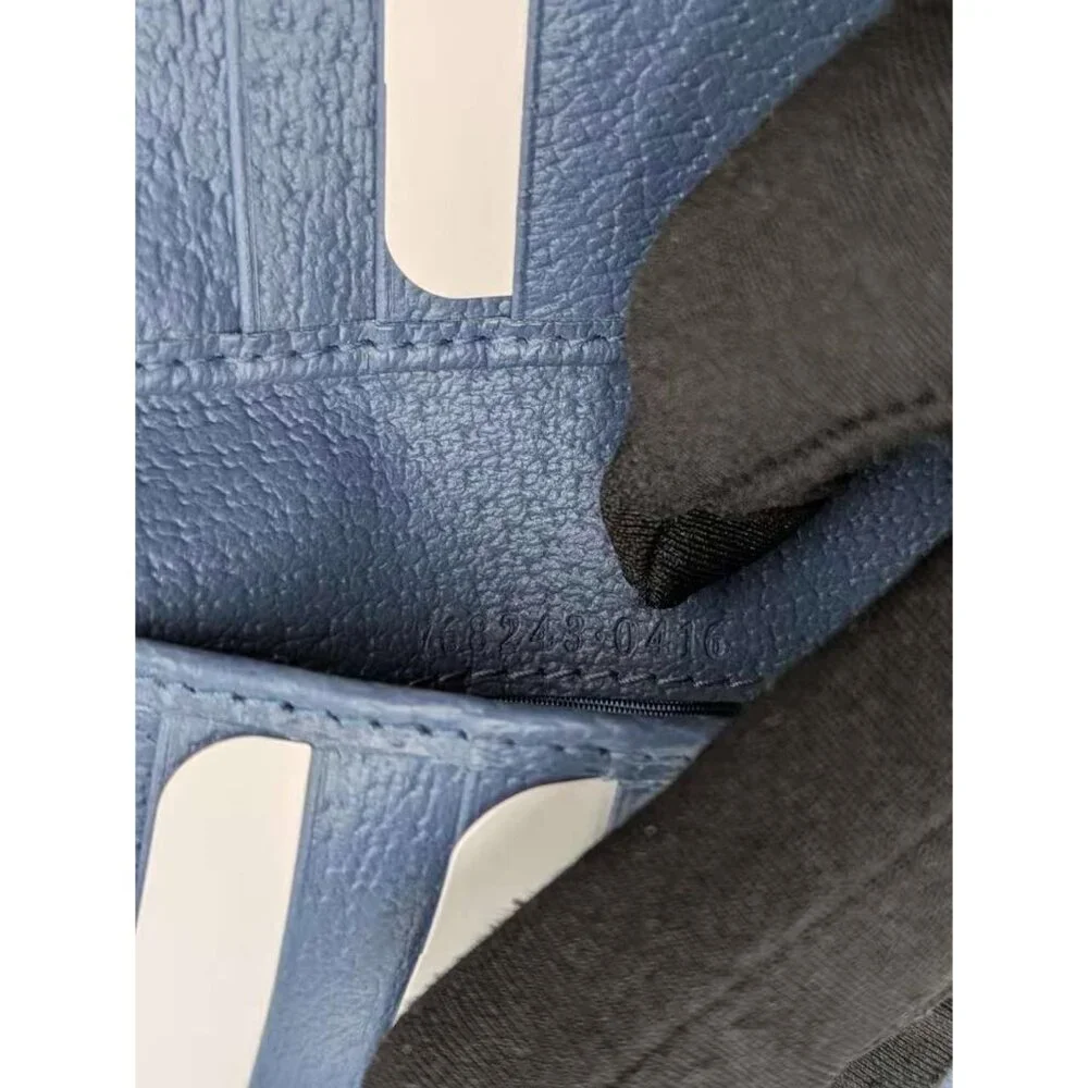 Gucci signature gg