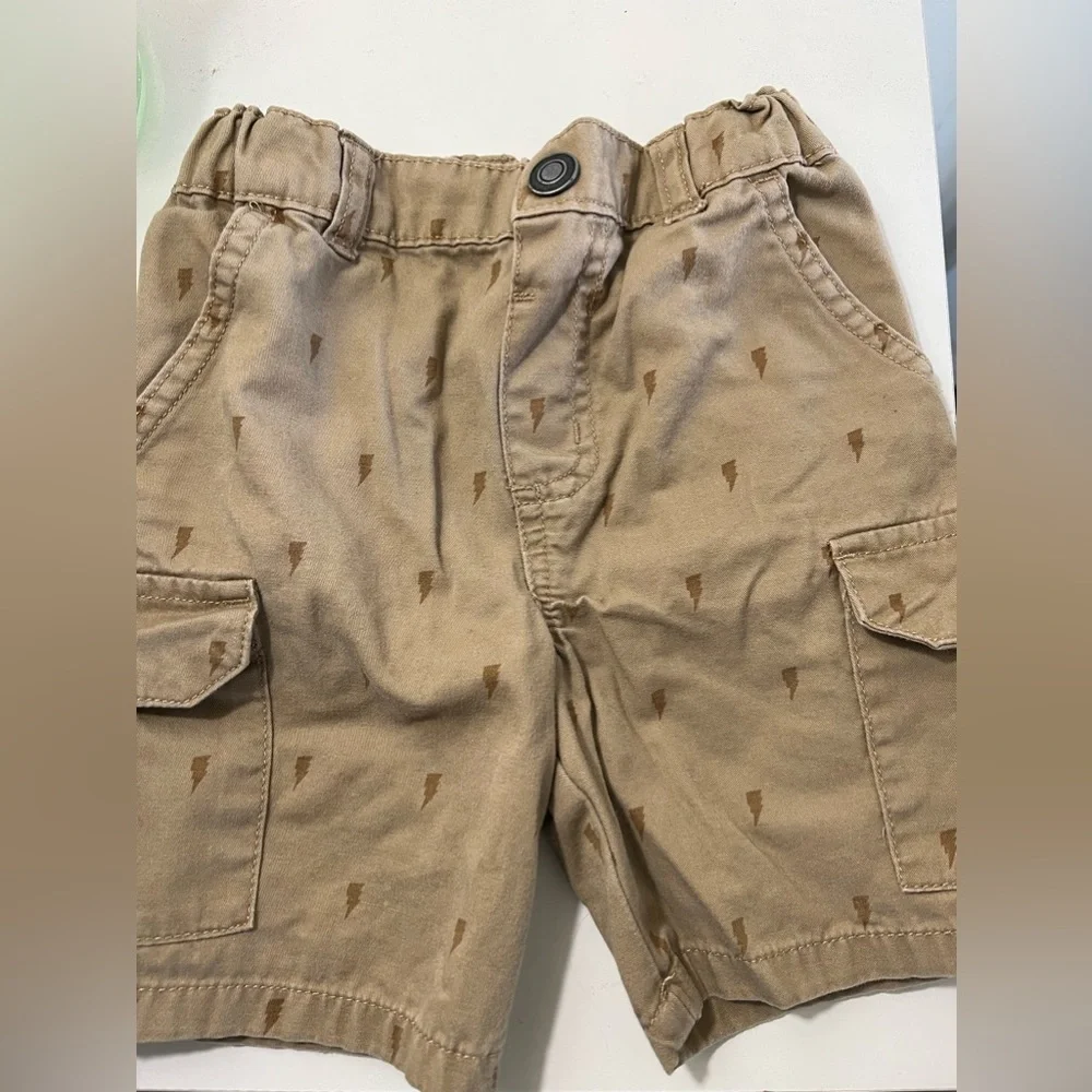 Boys 3t khaki shorts with lightening bolts