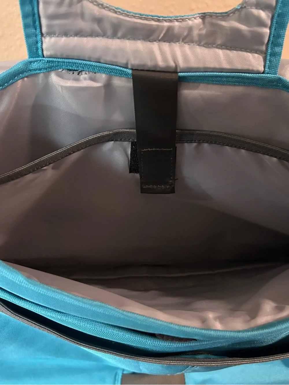 Patagonia teal messenger